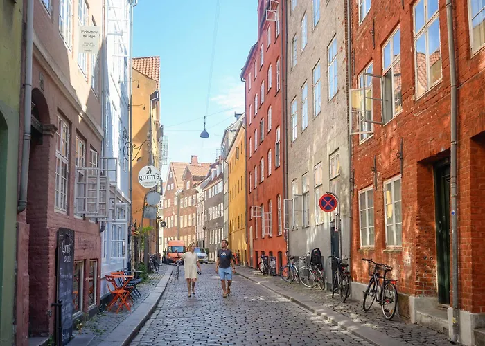 Tivoli 2 - Spacious 3 Bedroom Near Tivoli Apartment Copenhagen